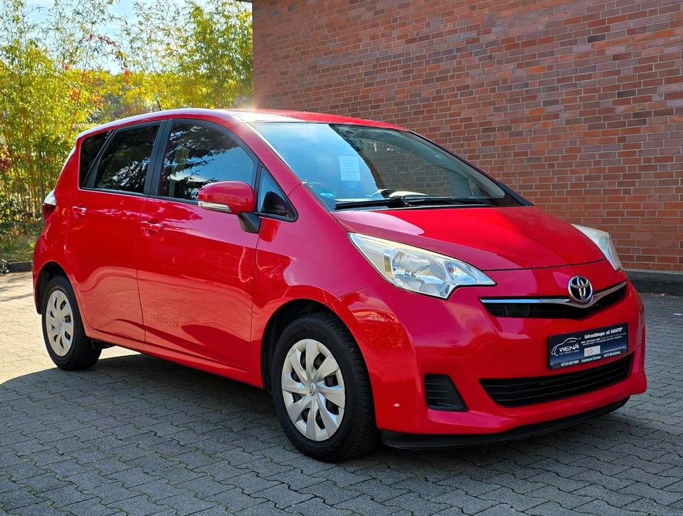 Toyota Verso 2013 — rear view