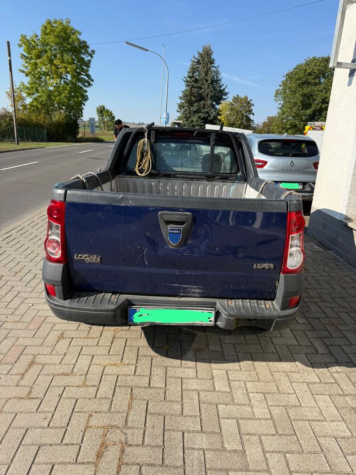 Dacia Logan Pick-Up 2009 — салон