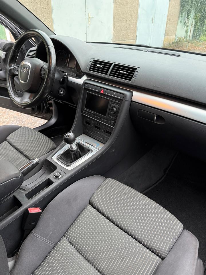 Audi A4 2007 — photo 9