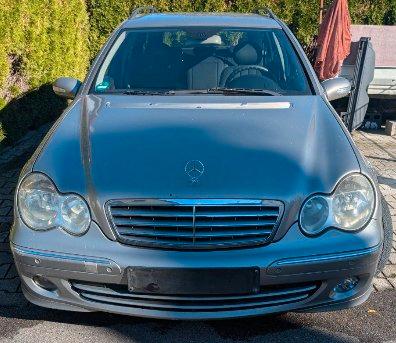 Mercedes Benz C 220 2004 — rear view