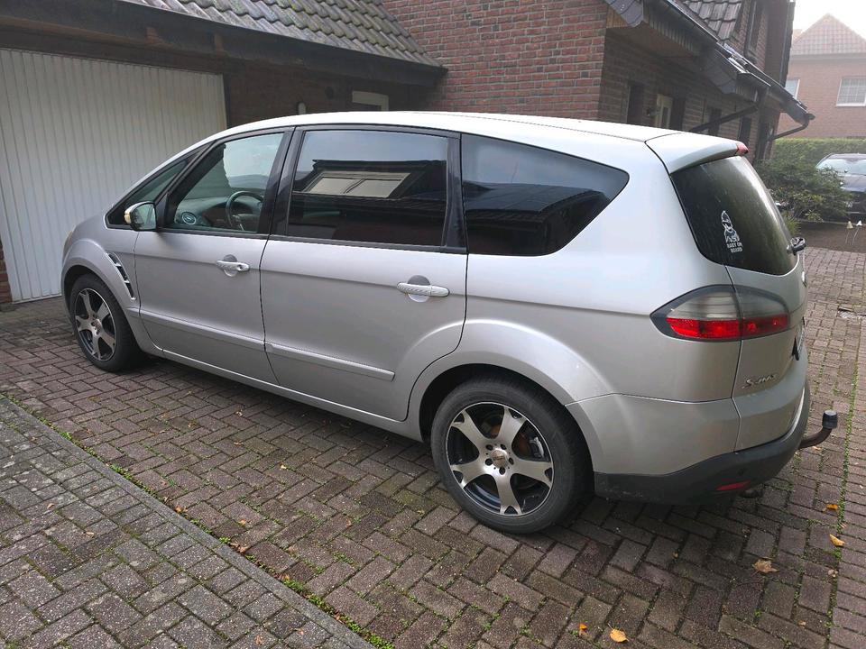 Ford S-Max 2007 — rear view