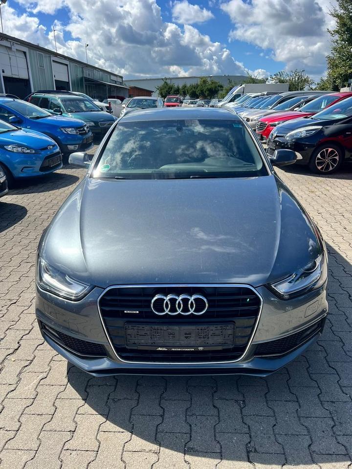 Audi A4 2012 — вигляд ззаду