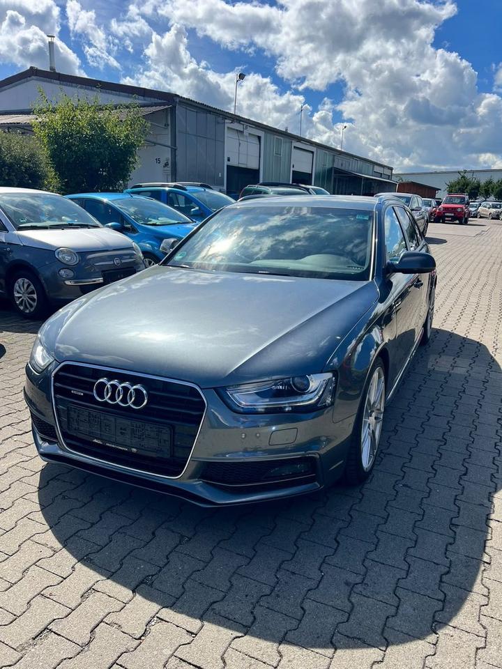 Audi A4 2012 — салон