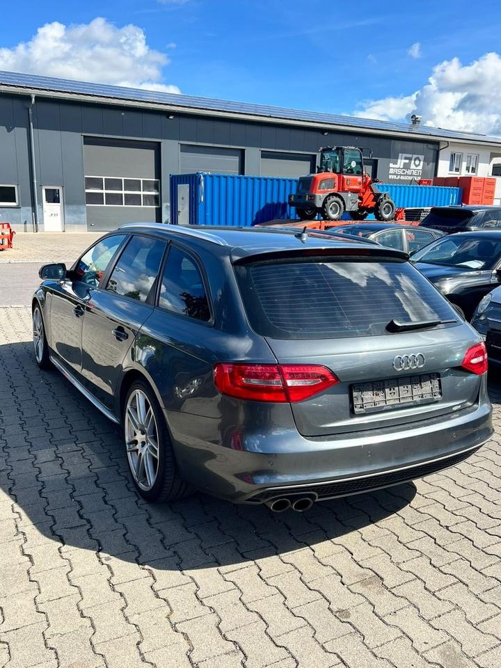 Audi A4 2012 — двигун