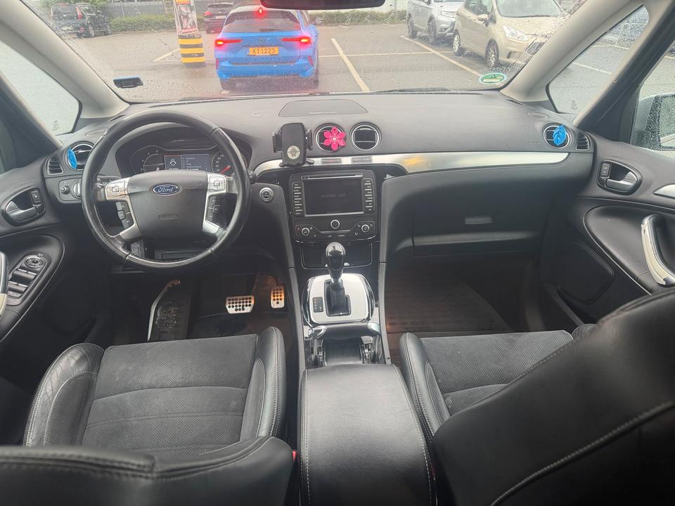 Ford C-Max 2012 — вигляд ззаду