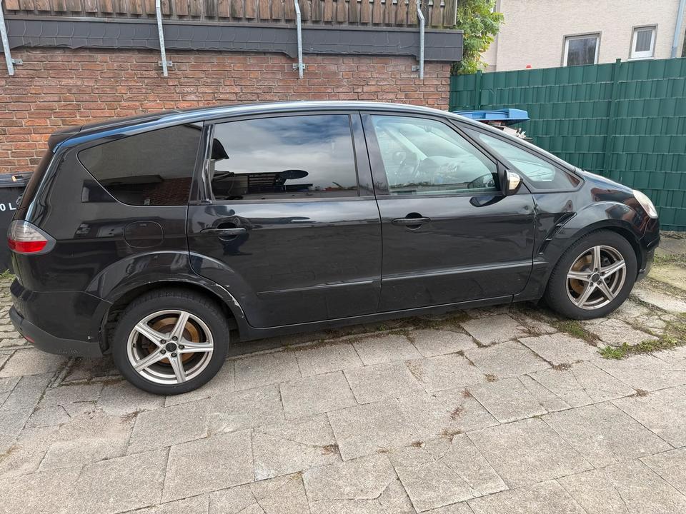 Ford S-Max 2007 — rear view