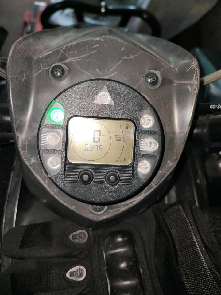 Weitere Motorräder Aeon Cobra 400 Quad mit Kurbelwellenschaden 2015 — interior