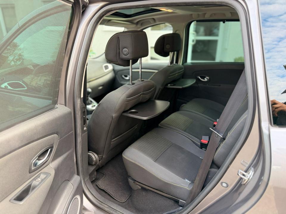 Renault Scenic 2010 — photo 13
