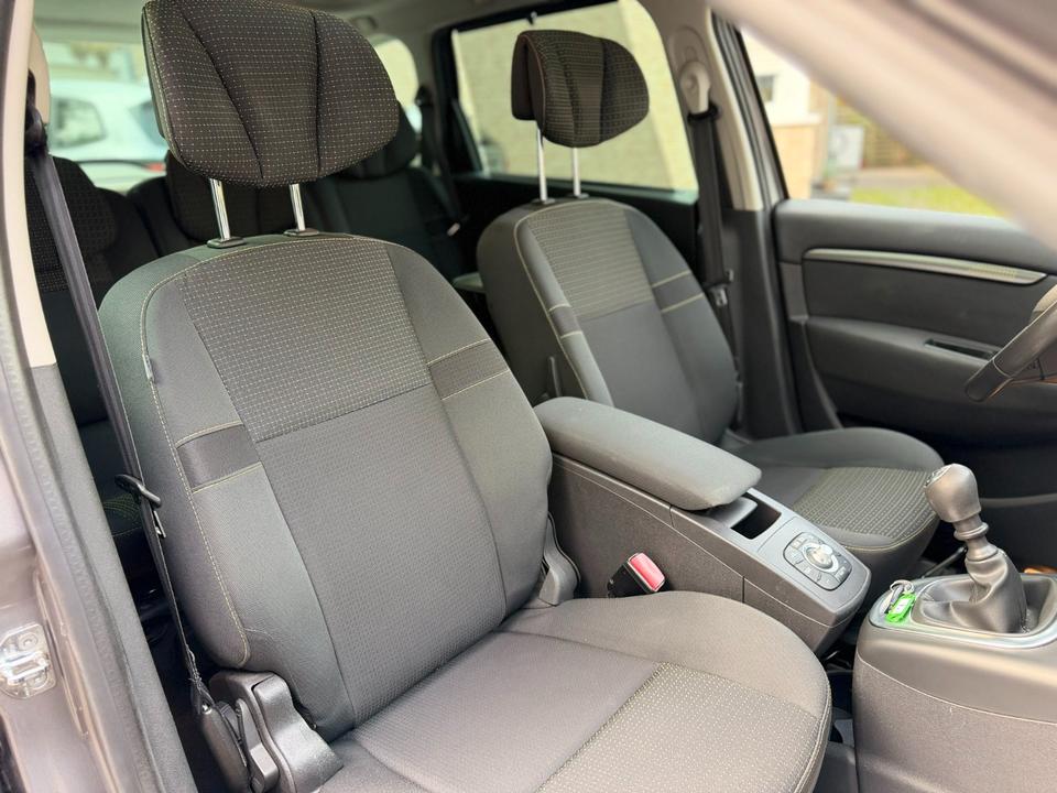 Renault Scenic 2010 — photo 18