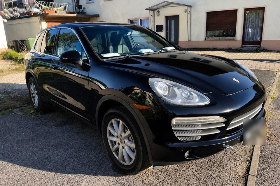 Porsche Cayenne 2010 — rear view