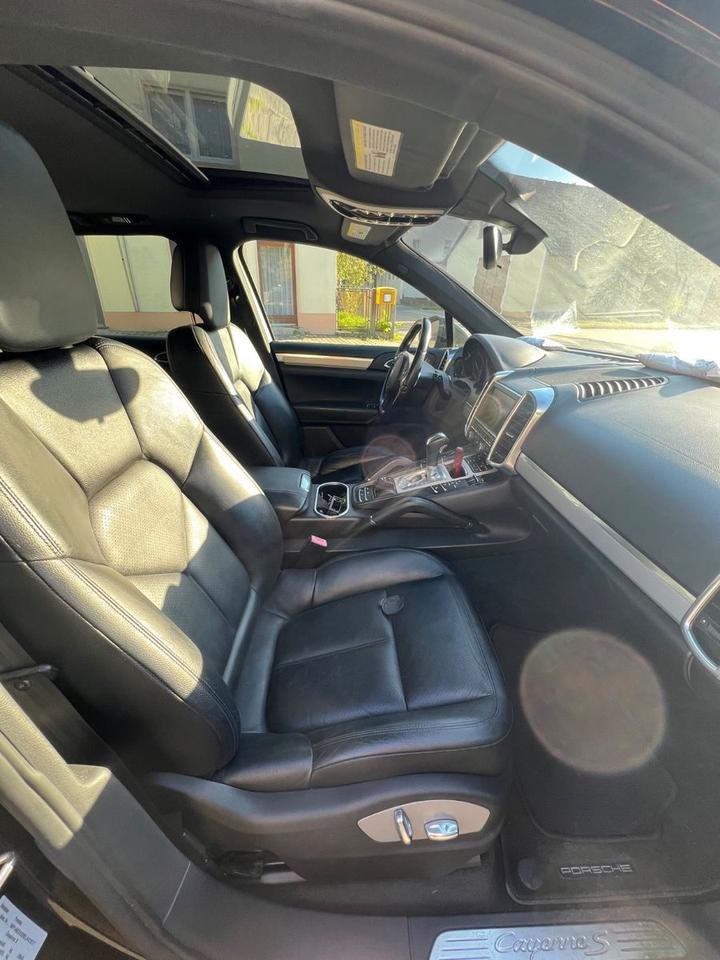 Porsche Cayenne 2010 — photo 7