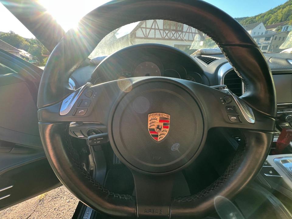 Porsche Cayenne 2010 — photo 8