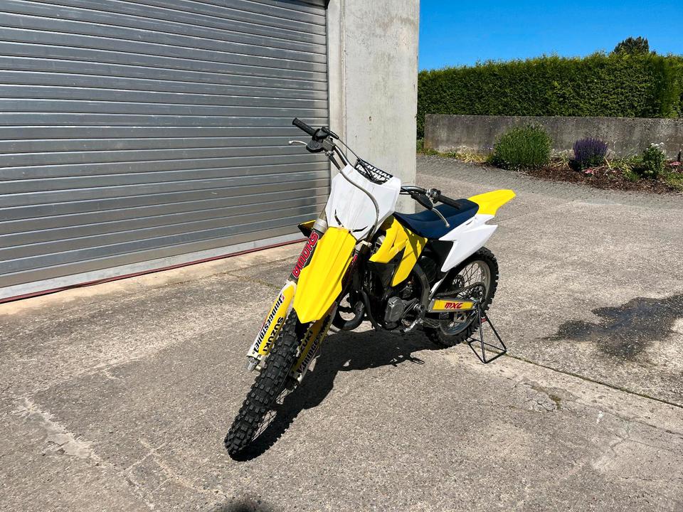 Suzuki RM 125 Motocross 2008 — rear view