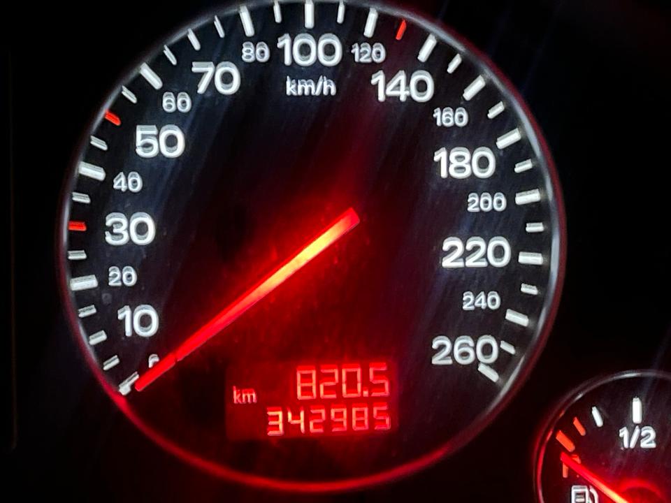 Audi A4 2004 — photo 14