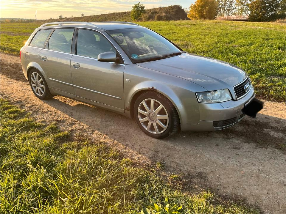 Audi A4 2004 — rear view