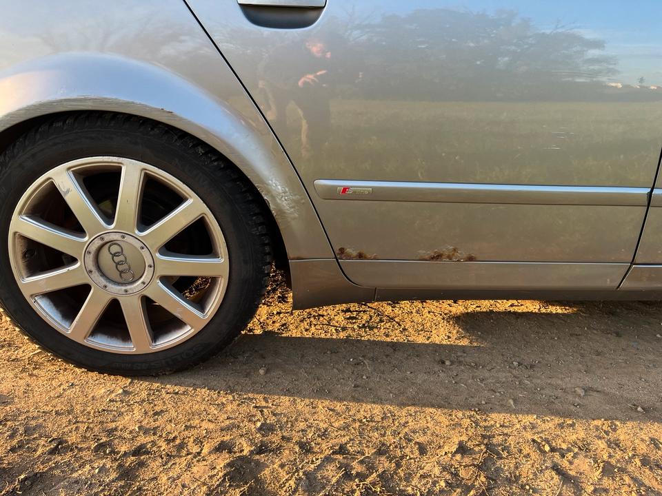 Audi A4 2004 — photo 8