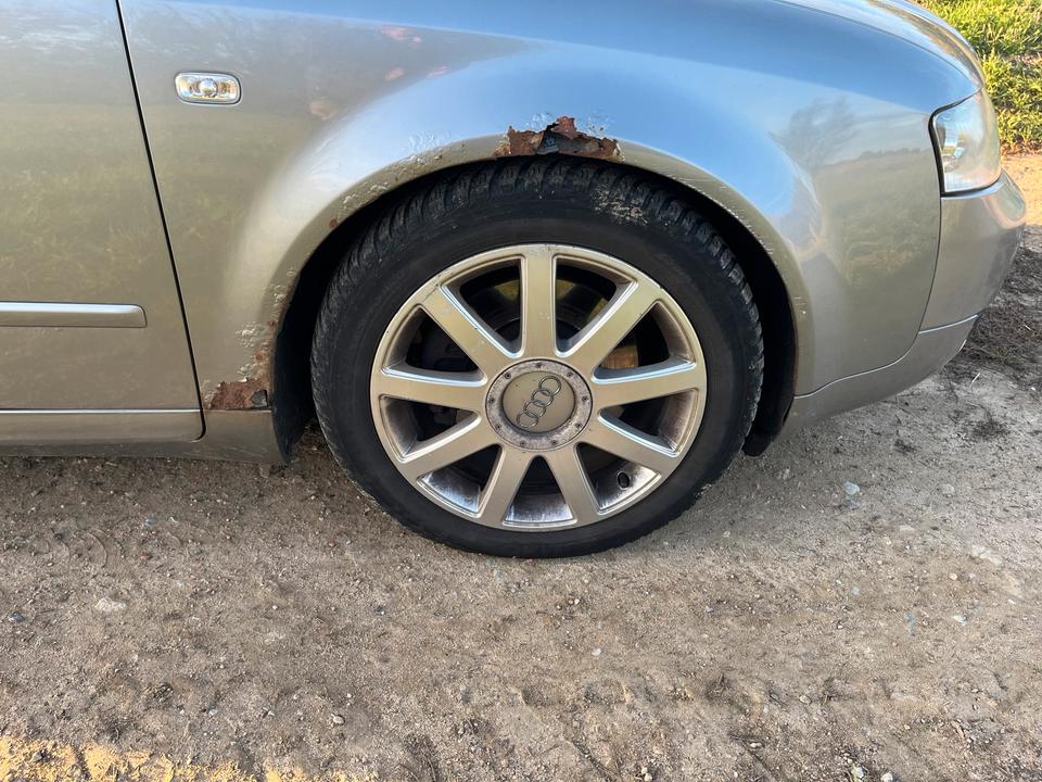 Audi A4 2004 — photo 9