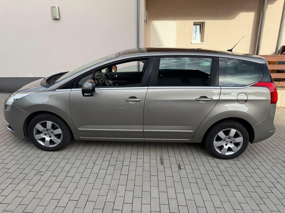 Peugeot 5008 2013 — photo 13