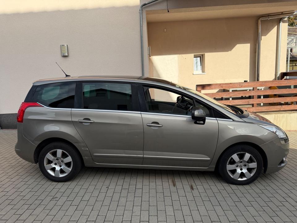 Peugeot 5008 2013 — photo 14