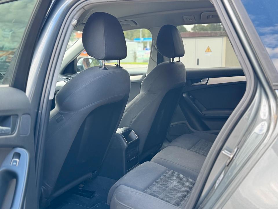 Audi A4 2012 — photo 7