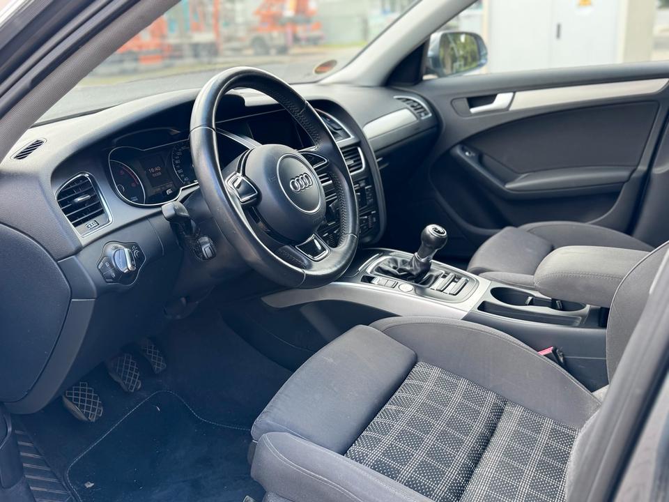 Audi A4 2012 — photo 8