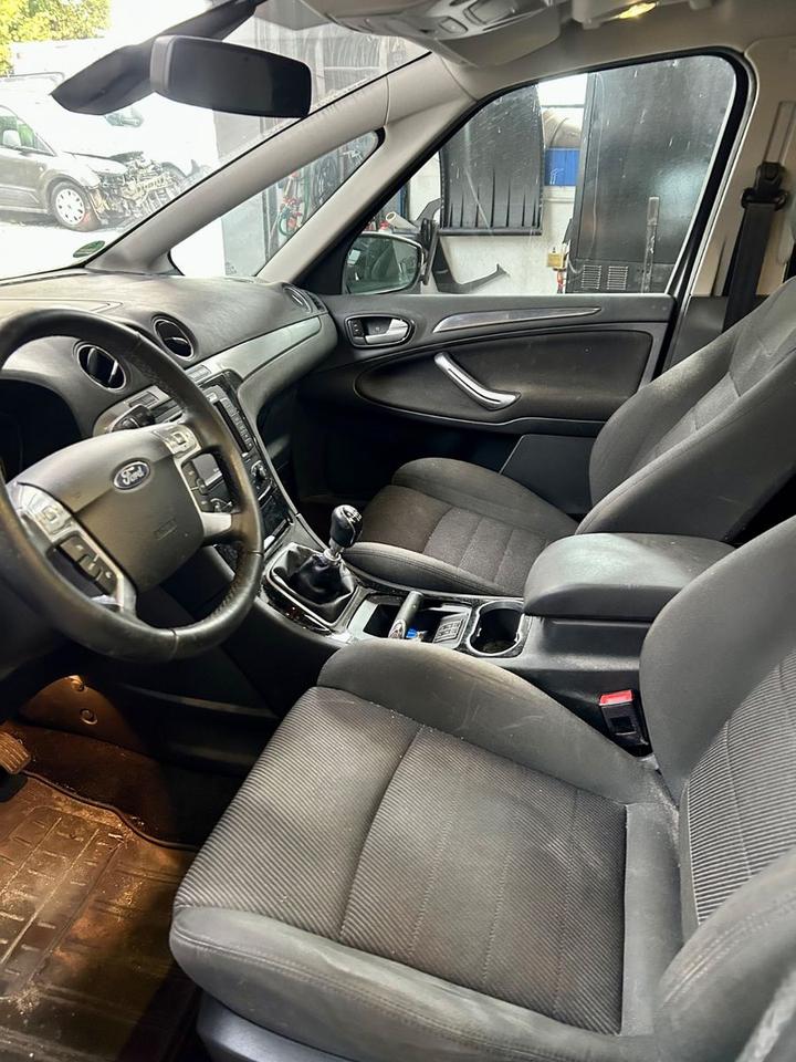 Ford S-Max 2012 — photo 8