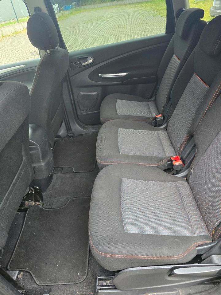 Ford S-Max 2014 — вигляд ззаду