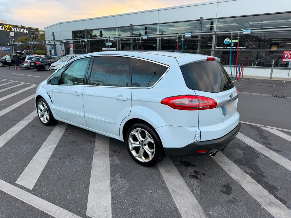 Ford S-Max 2010 — interior