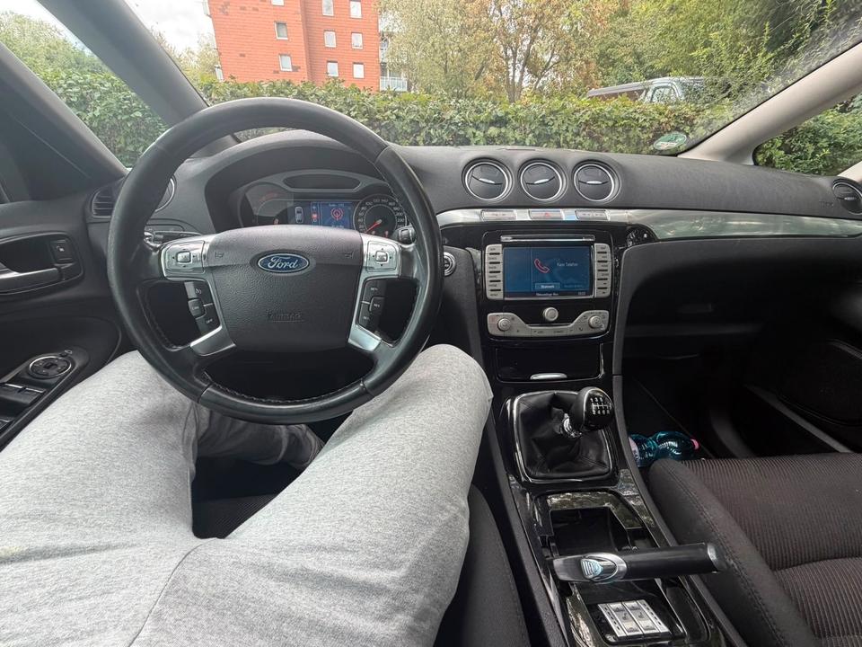 Ford S-Max 2010 — photo 9