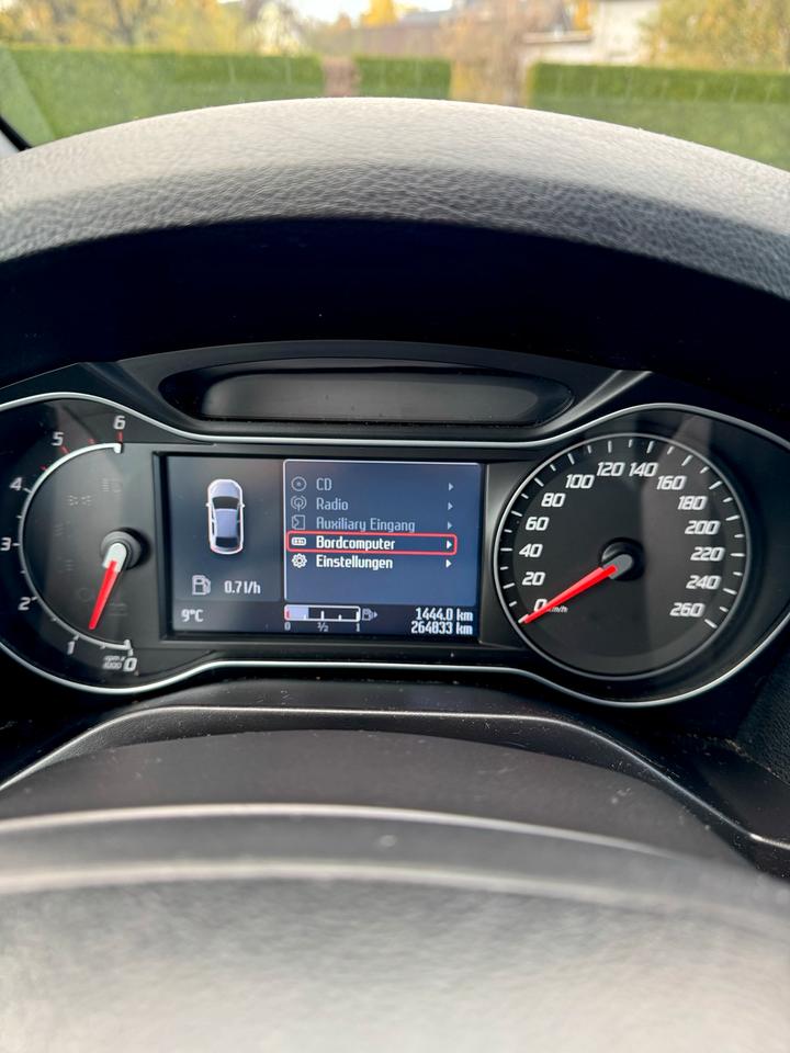 Ford Kuga 2011 — вигляд ззаду