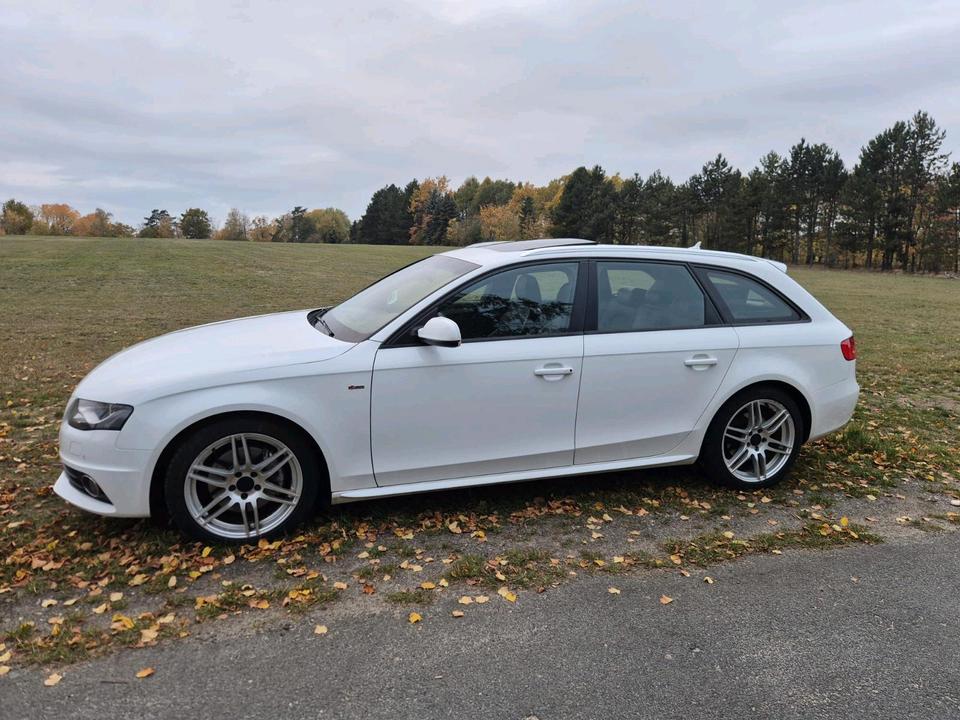 Audi A4 2011 — салон