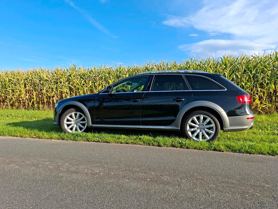 Audi A4 2010 — двигун