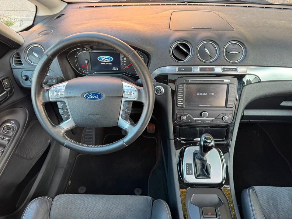Ford S-Max 2013 — photo 17
