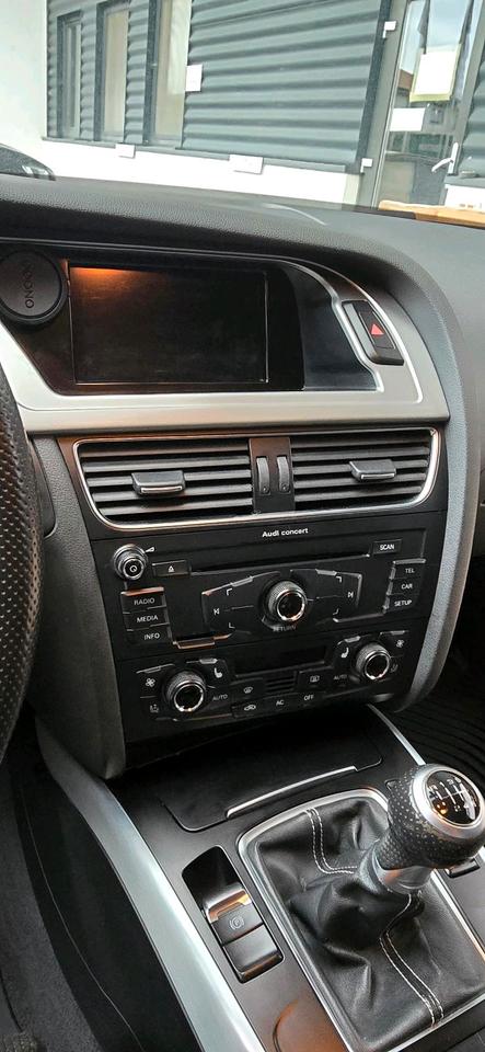 Audi A4 2010 — photo 12