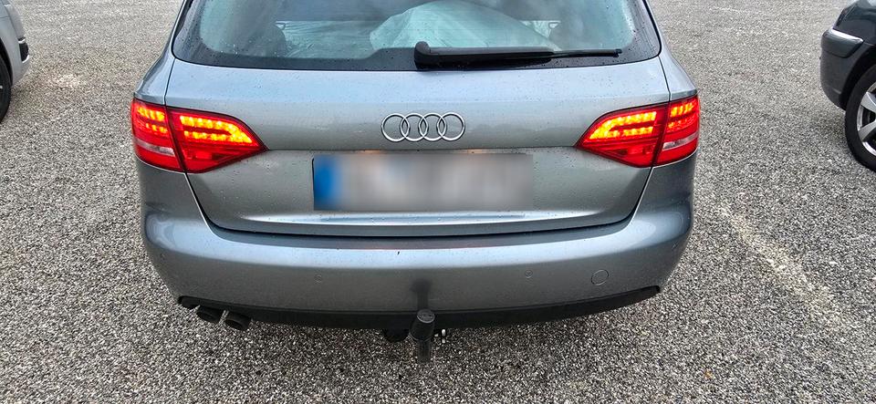 Audi A4 2010 — engine