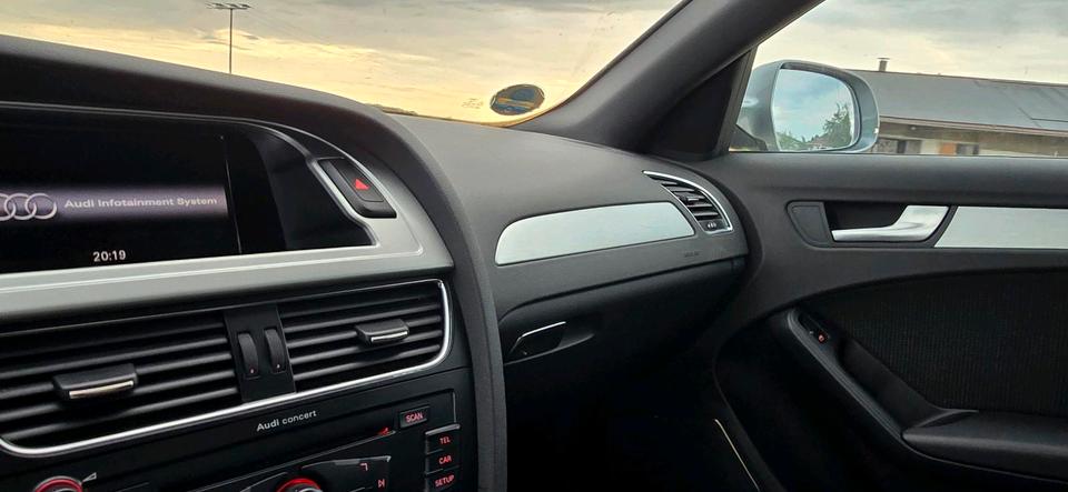 Audi A4 2010 — photo 8