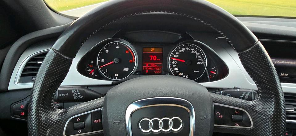 Audi A4 2010 — photo 9