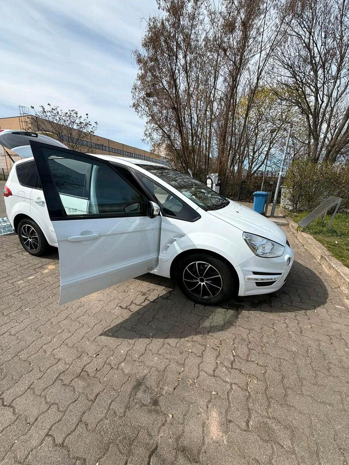 Ford S-Max 2013 — rear view