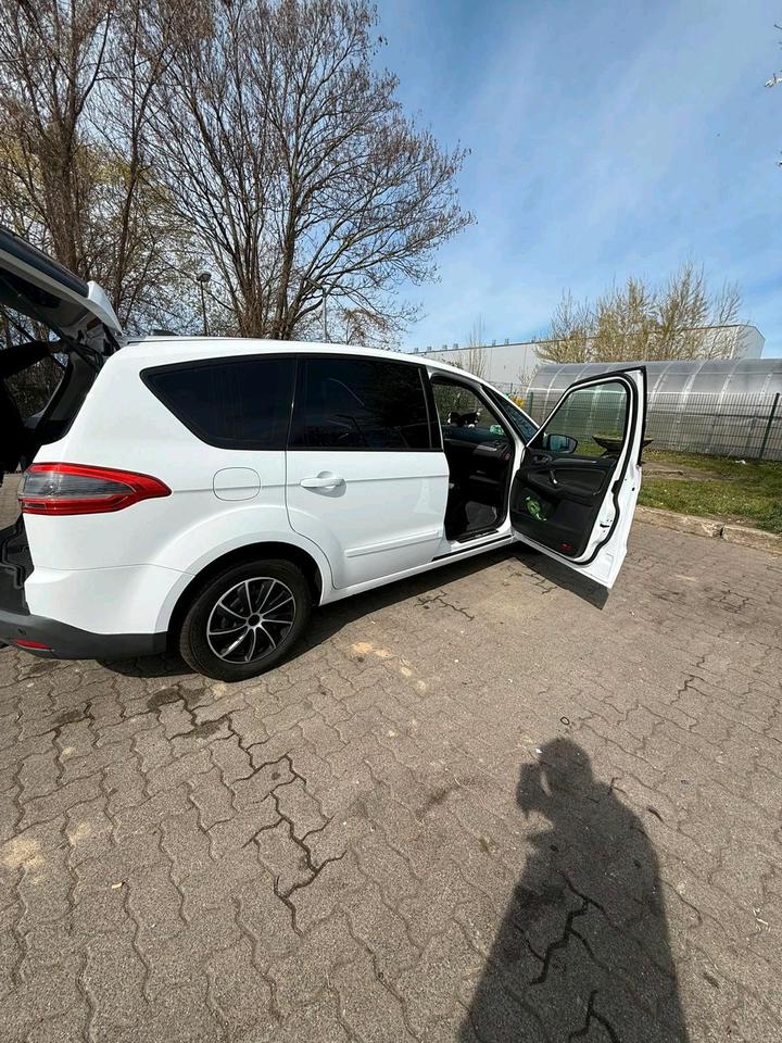 Ford S-Max 2013 — interior