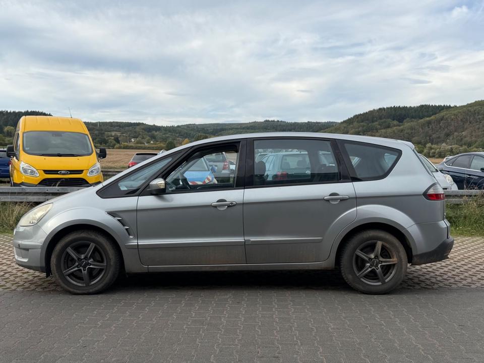 Ford S-Max 2007 — вигляд ззаду