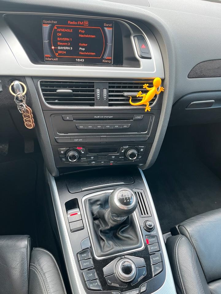 Audi A4 2009 — photo 12