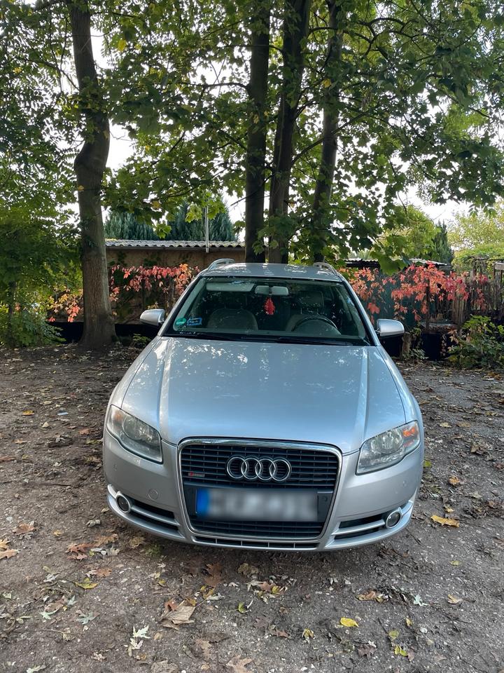 Audi A4 2005 — салон
