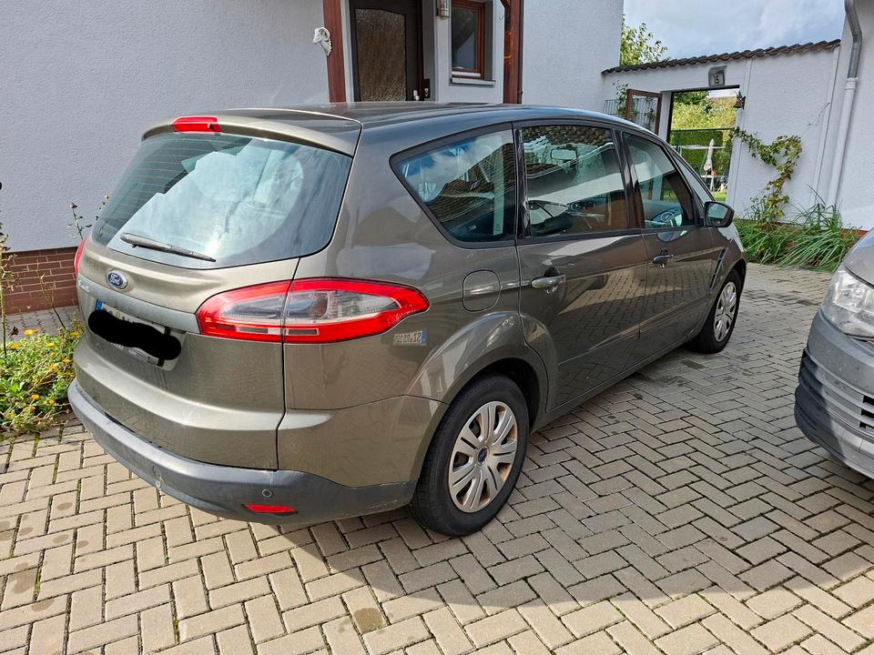 Ford S-Max 2012 — rear view
