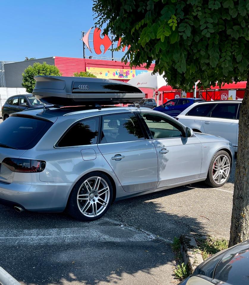 Audi A4 2008 — салон