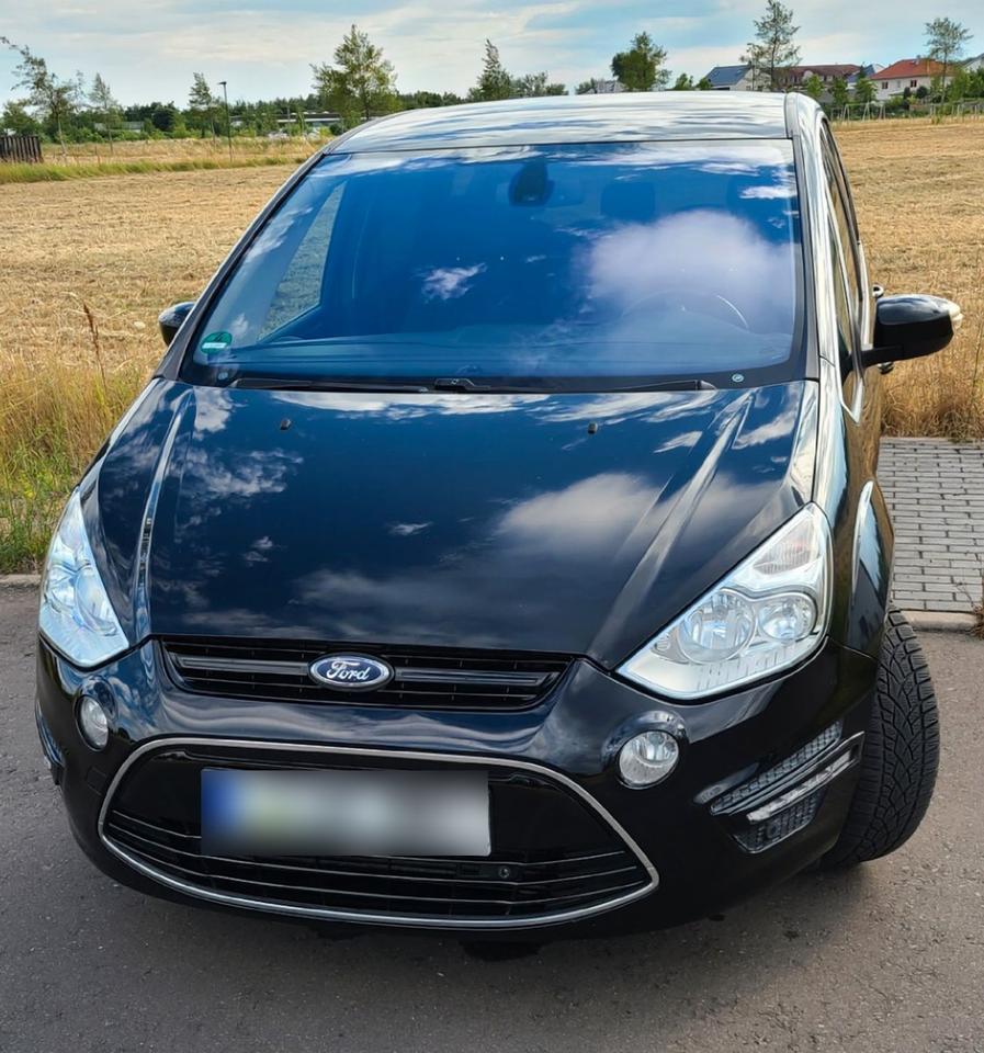 Ford S-Max 2010 — rear view