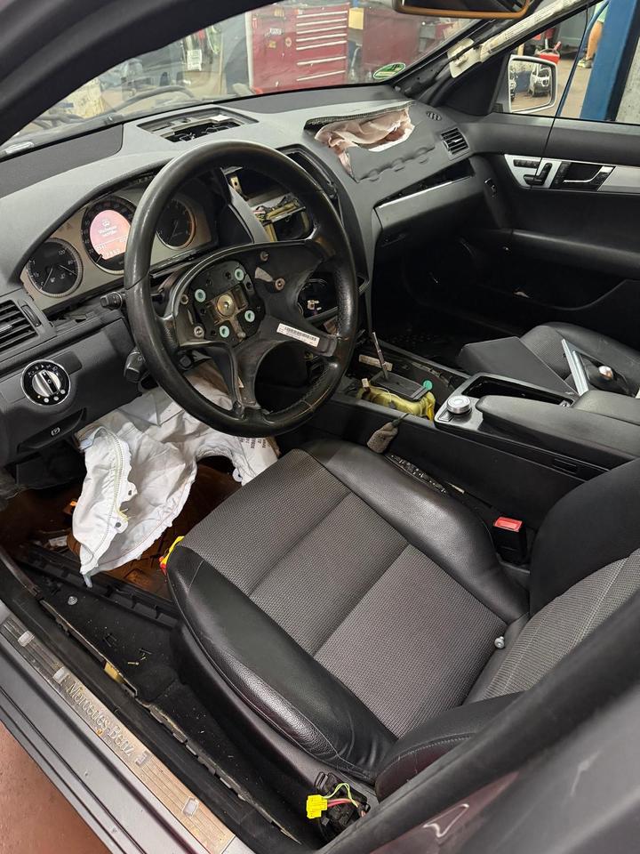 Mercedes Benz C 180 2009 — photo 7