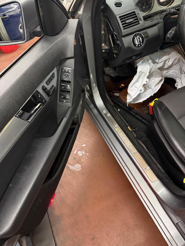 Mercedes Benz C 180 2009 — photo 8