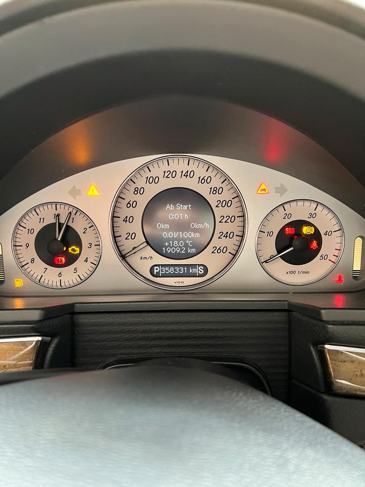 Mercedes Benz E 320 2006 — photo 16