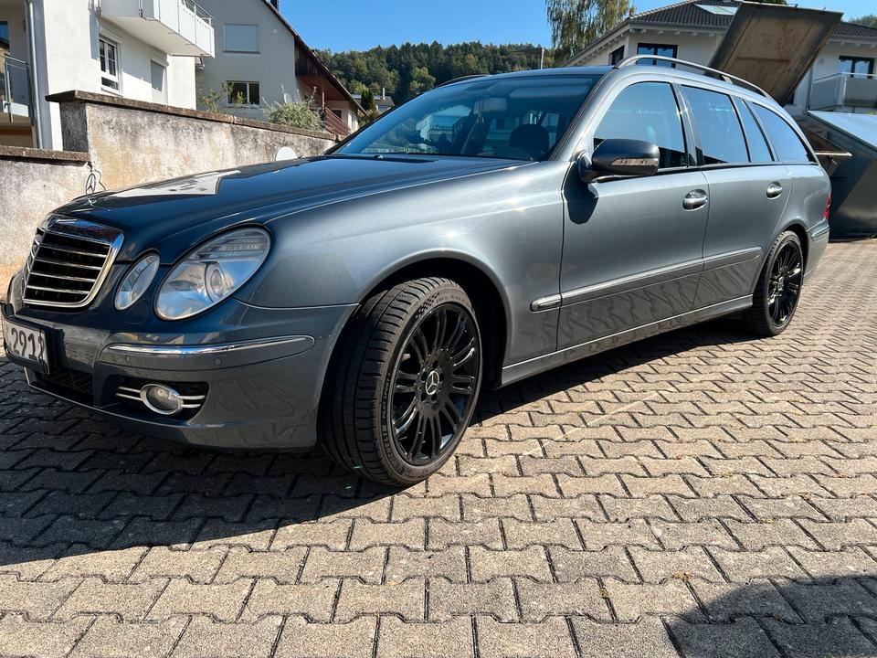 Mercedes Benz E 320 2006 — rear view