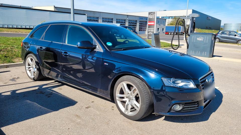 Audi A4 2009 — салон